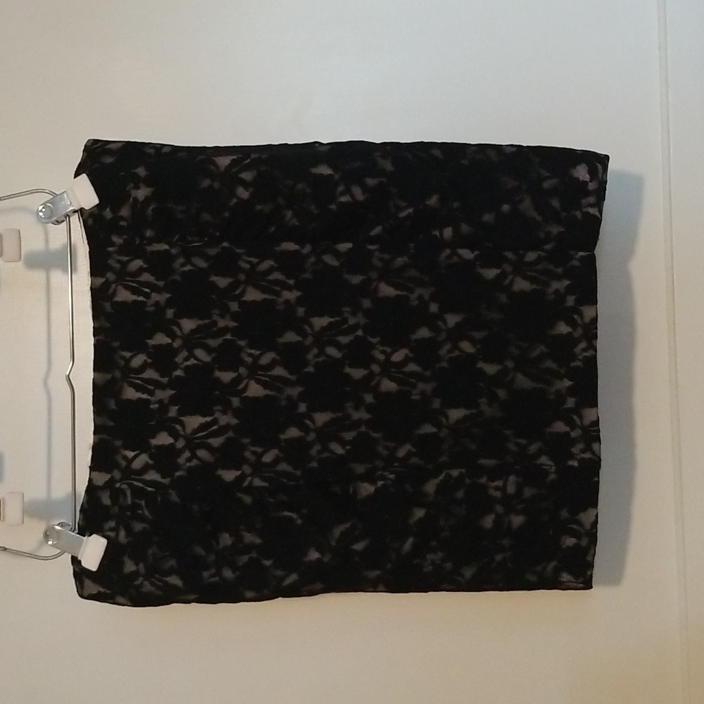 Black Floral Lace Skirt EUC